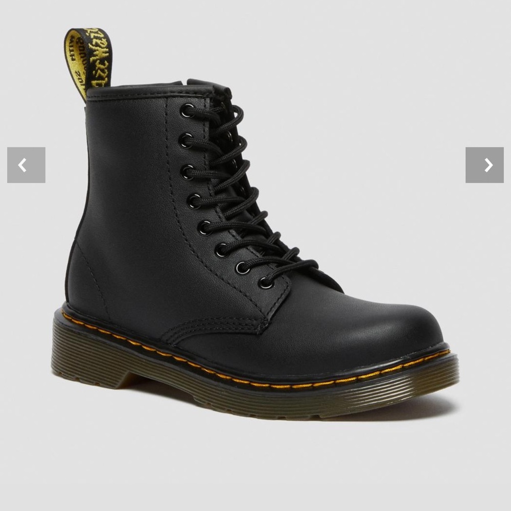 Size 3 youth doc martens like new condition.
